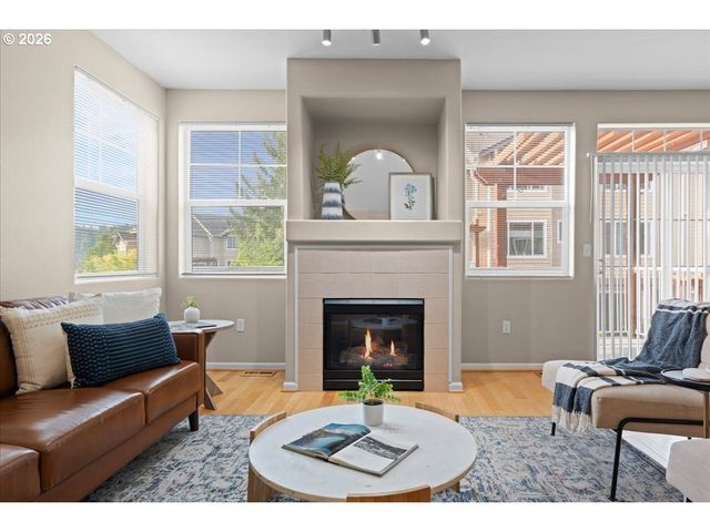 15210 Sw SPARROW Loop 105, Beaverton, OR 97007