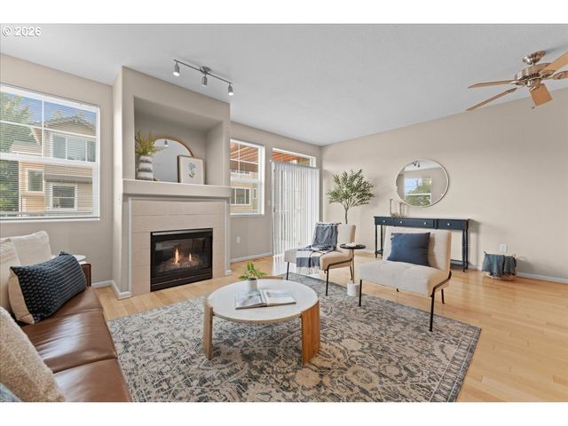 15210 Sw SPARROW Loop 105, Beaverton, OR 97007