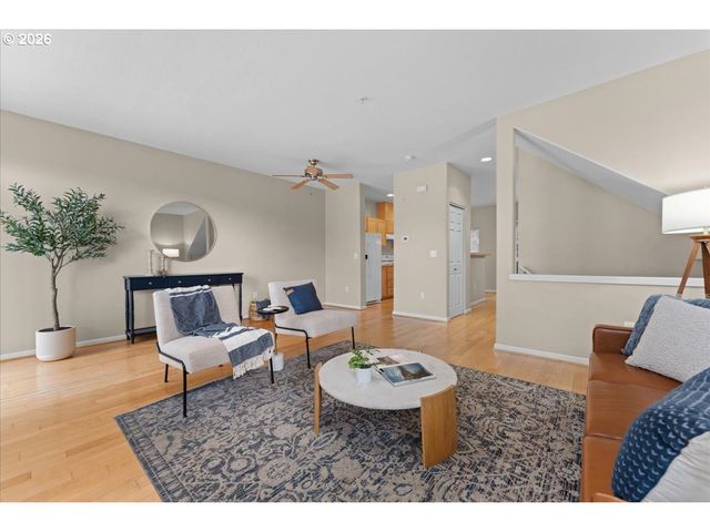 15210 Sw SPARROW Loop 105, Beaverton, OR 97007