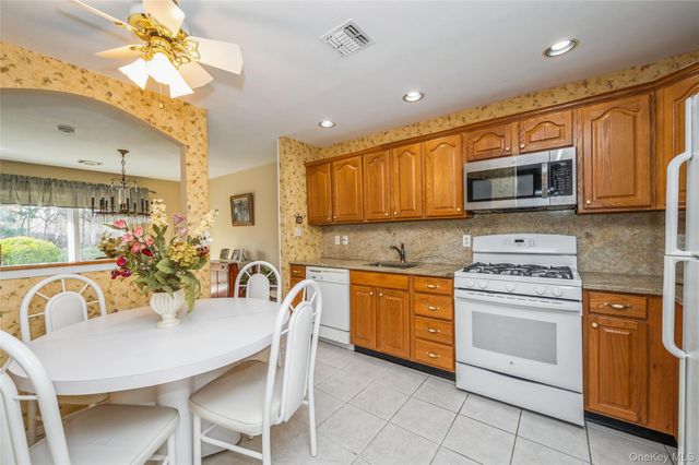 326 Erin Lane, East Setauket, NY 11733