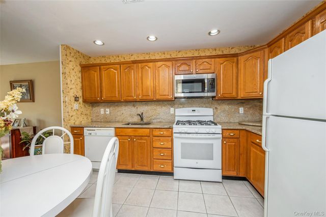 326 Erin Lane, East Setauket, NY 11733