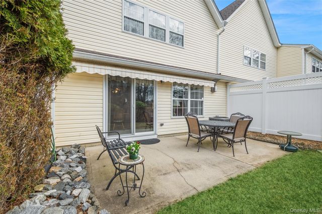 326 Erin Lane, East Setauket, NY 11733