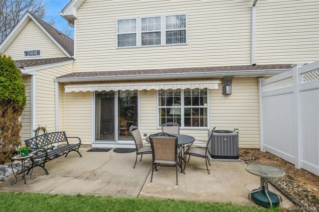 326 Erin Lane, East Setauket, NY 11733