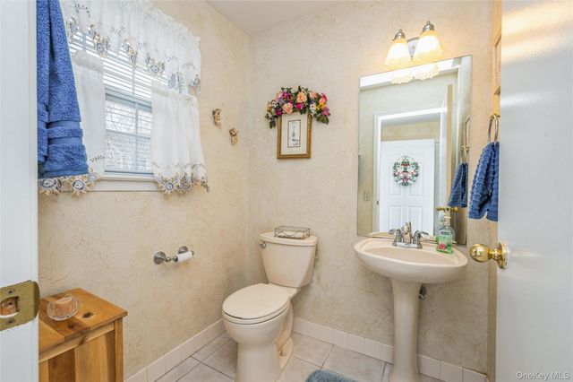 326 Erin Lane, East Setauket, NY 11733