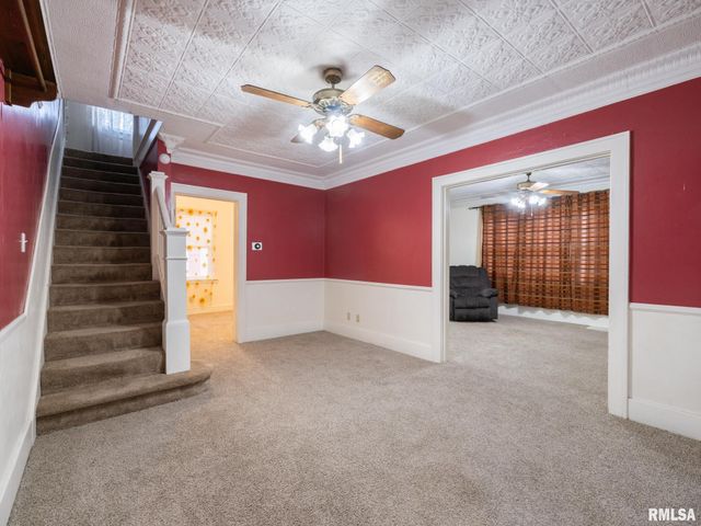 921 BROADWAY Road, Pekin, IL 61554