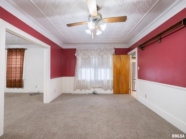 921 BROADWAY Road, Pekin, IL 61554