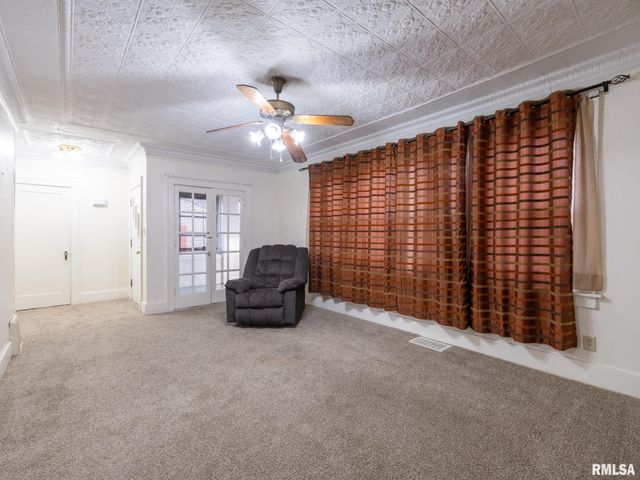 921 BROADWAY Road, Pekin, IL 61554