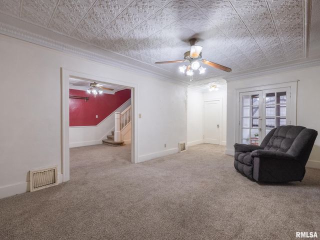 921 BROADWAY Road, Pekin, IL 61554