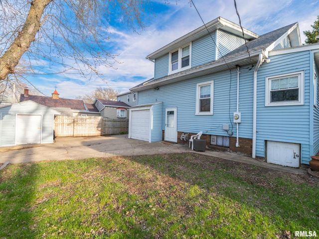 921 BROADWAY Road, Pekin, IL 61554