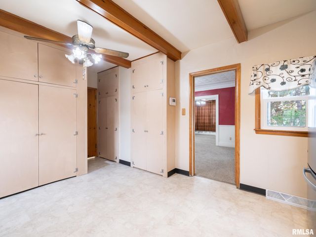 921 BROADWAY Road, Pekin, IL 61554