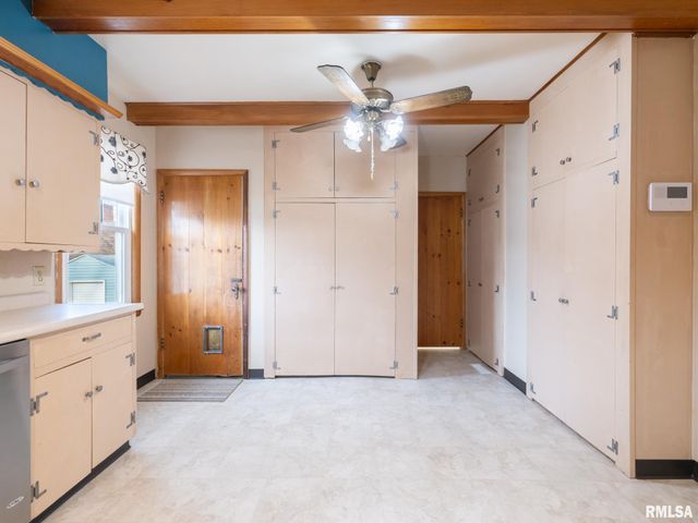 921 BROADWAY Road, Pekin, IL 61554