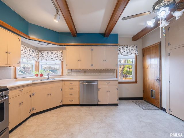 921 BROADWAY Road, Pekin, IL 61554