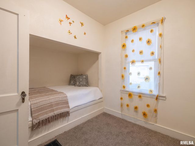 921 BROADWAY Road, Pekin, IL 61554