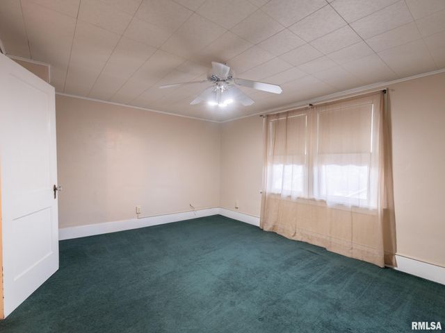 921 BROADWAY Road, Pekin, IL 61554