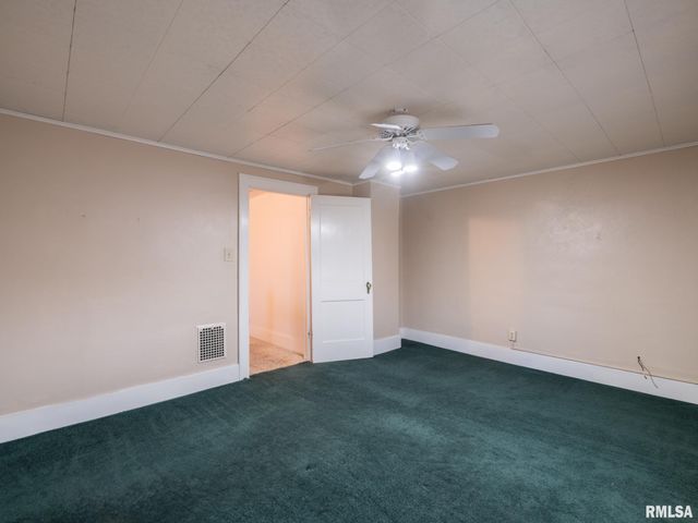 921 BROADWAY Road, Pekin, IL 61554