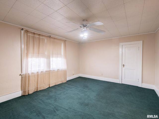 921 BROADWAY Road, Pekin, IL 61554