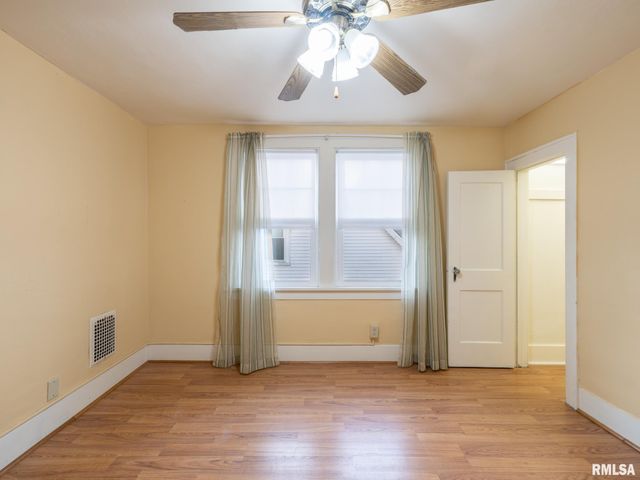 921 BROADWAY Road, Pekin, IL 61554