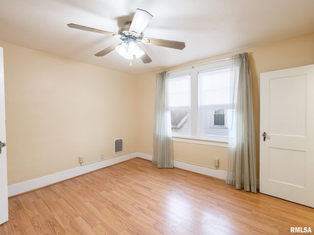 921 BROADWAY Road, Pekin, IL 61554