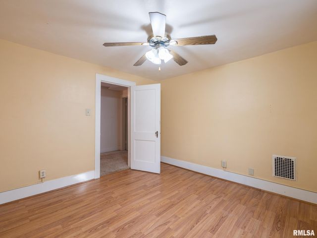 921 BROADWAY Road, Pekin, IL 61554