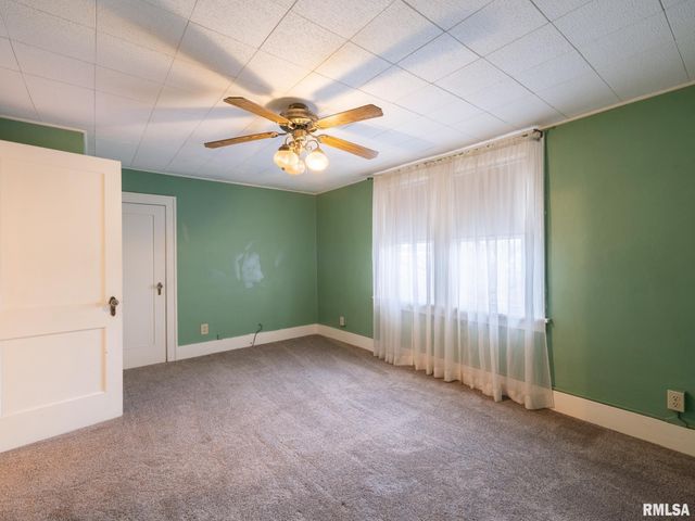 921 BROADWAY Road, Pekin, IL 61554