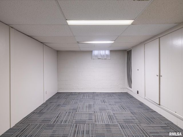 921 BROADWAY Road, Pekin, IL 61554