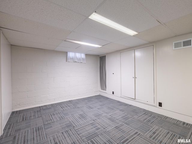 921 BROADWAY Road, Pekin, IL 61554