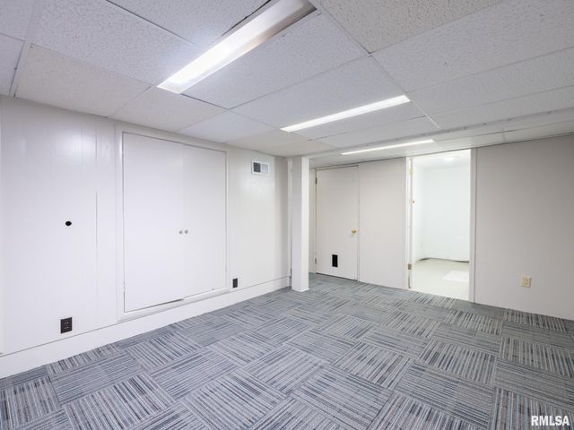 921 BROADWAY Road, Pekin, IL 61554