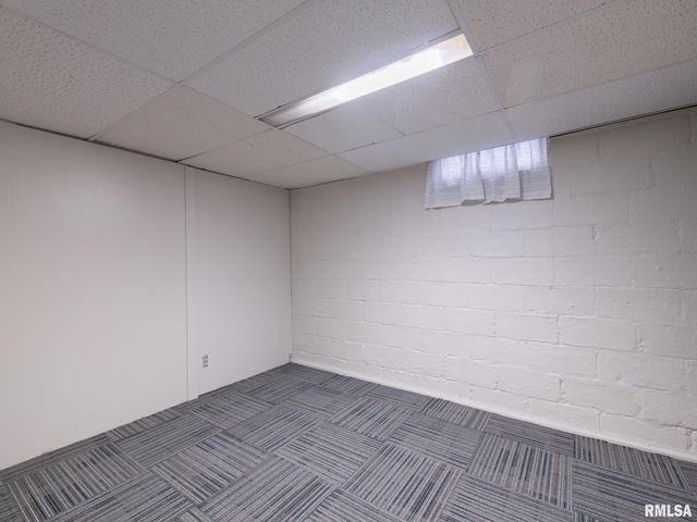 921 BROADWAY Road, Pekin, IL 61554