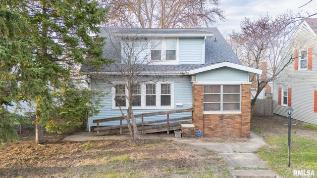 921 BROADWAY Road, Pekin, IL 61554