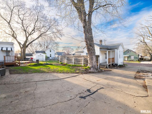 921 BROADWAY Road, Pekin, IL 61554