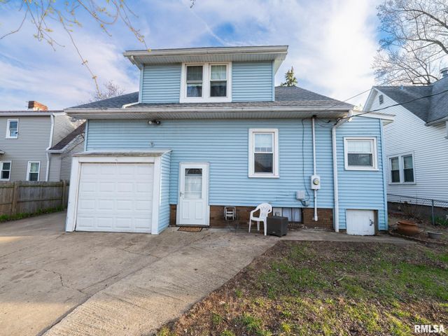 921 BROADWAY Road, Pekin, IL 61554