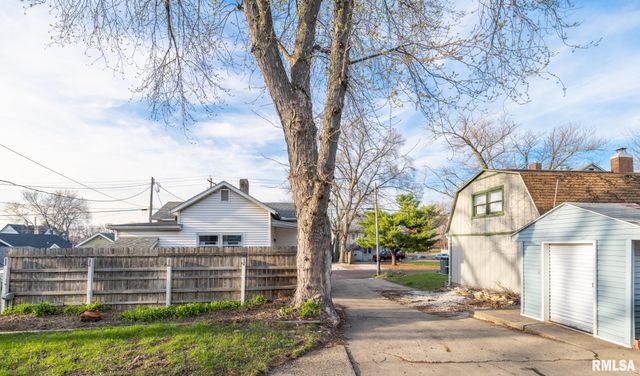 921 BROADWAY Road, Pekin, IL 61554