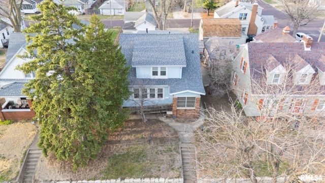 921 BROADWAY Road, Pekin, IL 61554