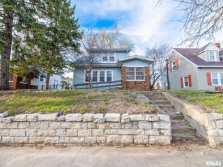 921 BROADWAY Road, Pekin, IL 61554