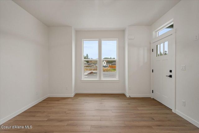 342 E Grosbeak AVE, Hayden, ID 83835