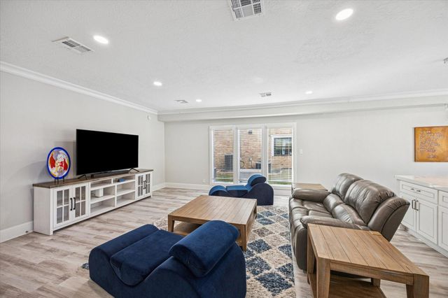 830 Silvergate Drive, Houston, TX 77079