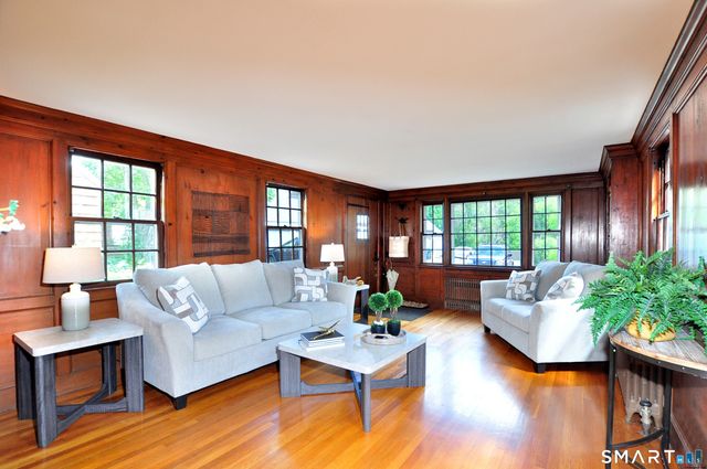 10 Toll House Lane, West Hartford, CT 06117