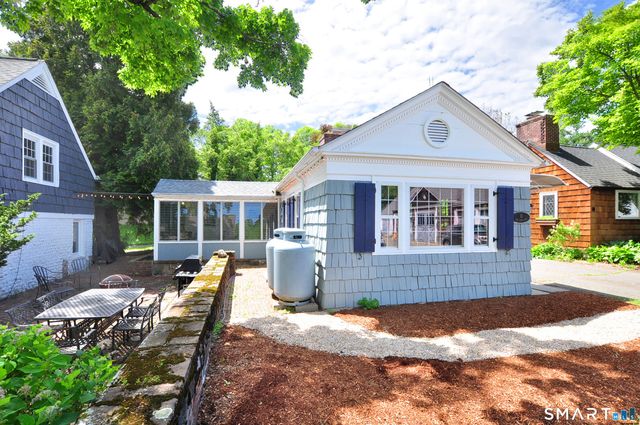 10 Toll House Lane, West Hartford, CT 06117