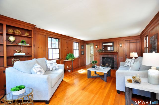10 Toll House Lane, West Hartford, CT 06117