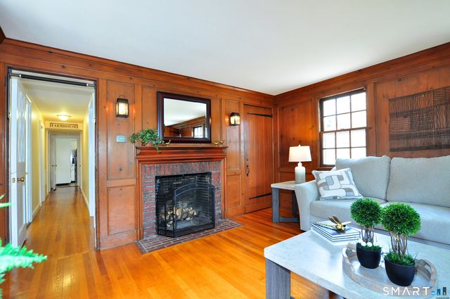 10 Toll House Lane, West Hartford, CT 06117