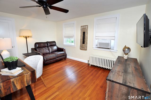 10 Toll House Lane, West Hartford, CT 06117