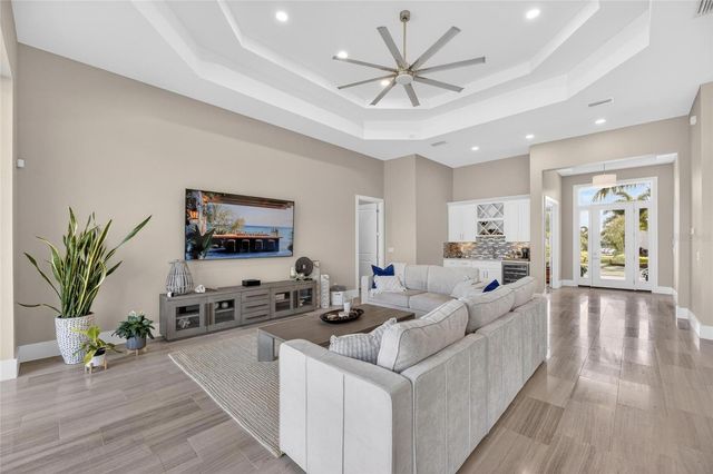 638 MANNS HARBOR DRIVE, Apollo Beach, FL 33572