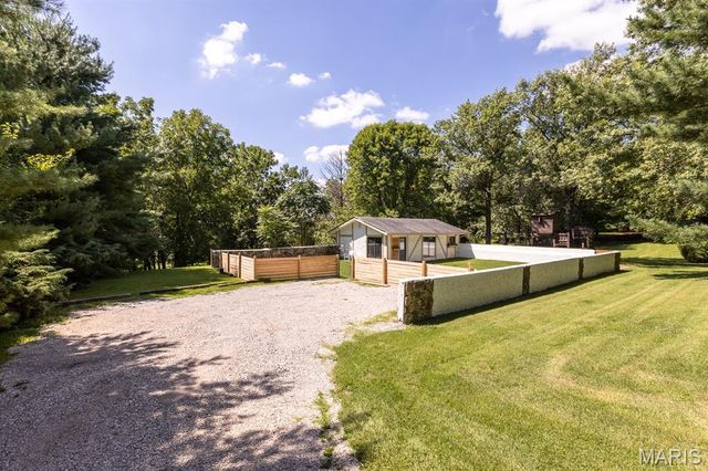 10 Phillips Lane, Shiloh, IL 62221