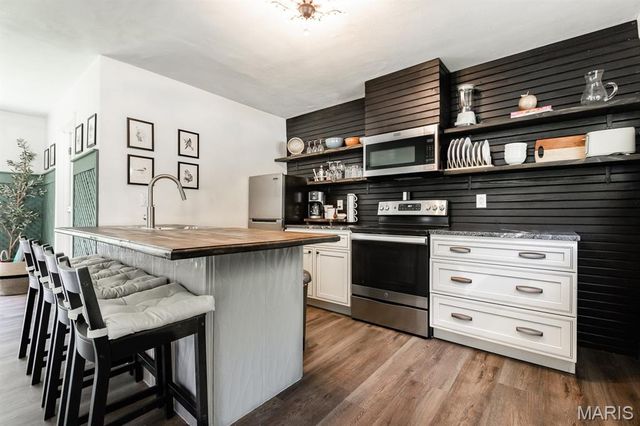 10 Phillips Lane, Shiloh, IL 62221