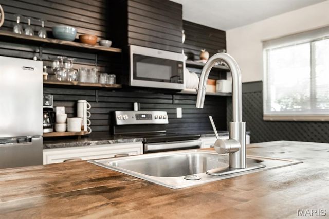 10 Phillips Lane, Shiloh, IL 62221