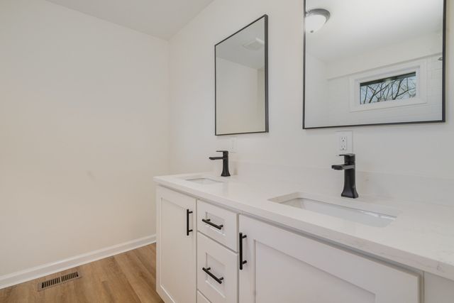 122 Brookside Dr, Hendersonville, TN 37075