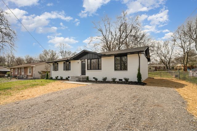 122 Brookside Dr, Hendersonville, TN 37075