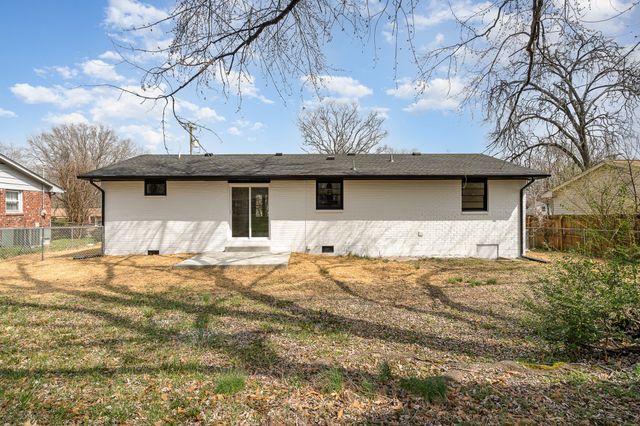 122 Brookside Dr, Hendersonville, TN 37075