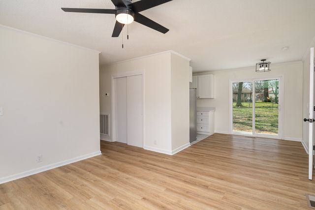 122 Brookside Dr, Hendersonville, TN 37075