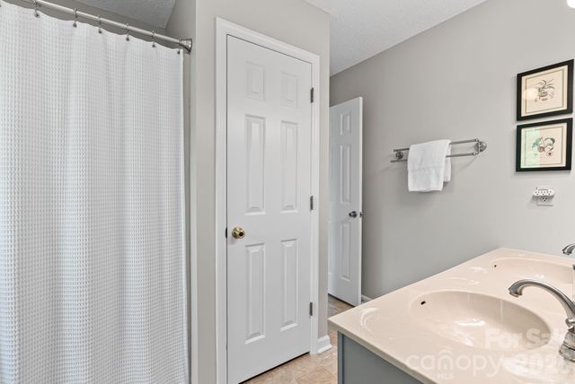 108 Kyfields Drive, Weaverville, NC 28787